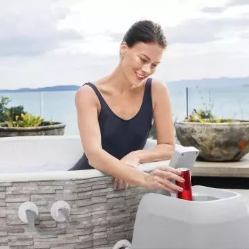 Bestway: cadă cu hidromasaj gonflabilă Lay-Z-Spa Vancouver AirJet Plus DEVALORIZAT - .foto