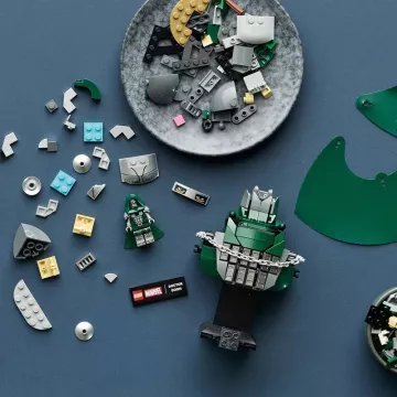 LEGO® Marvel Super Heroes 76345 bustul Doctor Doom - .foto
