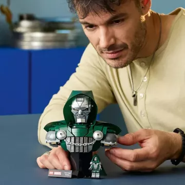 LEGO® Marvel Super Heroes 76345 bustul Doctor Doom - .foto