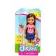 Barbie Chelsea Club: Lutka Chelsea kreolska, v roza majici s pasjim vzorcem - .slika
