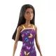 Barbie: Temnolasa lutka v vijolični obleki z metuljčkastim vzorcem - .slika