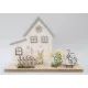 Dekoratives Holzhaus mit Hasenfigur - 24 x 17 cm - . bild aus