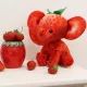 Peluche profumata Foodibles: grande fragola Fáni - 20 cm - .immagine