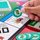 Monopoly Junior – AMBALAJ DETERIORAT - în limba maghiară - .foto